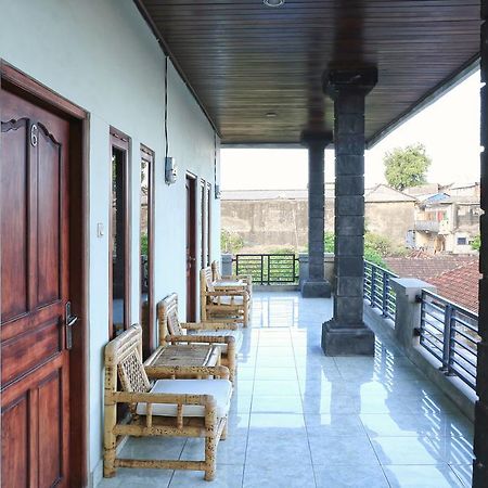 Reddoorz @ Mataram Kuta 3 Hotel Exterior photo