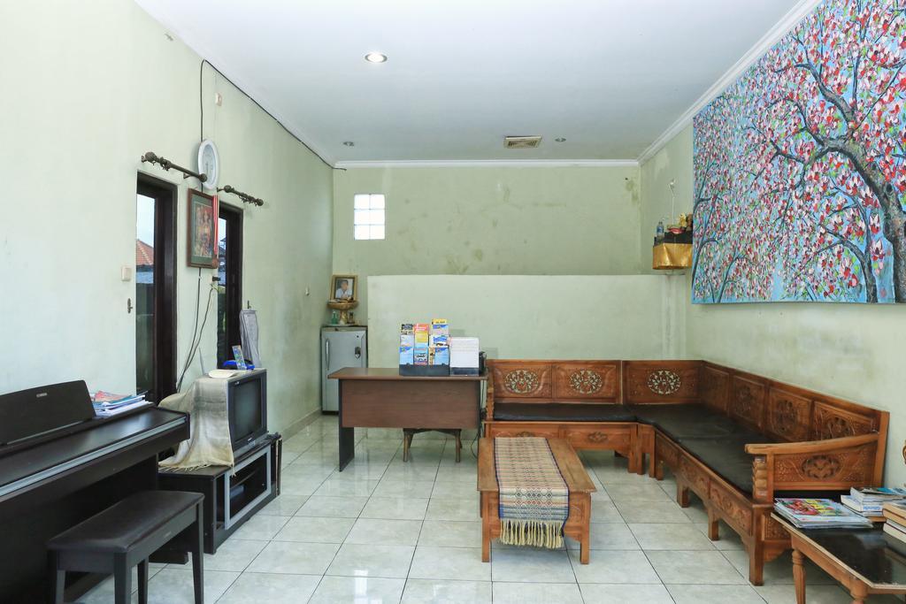 Reddoorz @ Mataram Kuta 3 Hotel Exterior photo